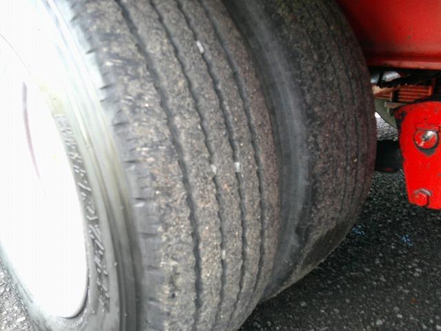 ザ・グレート 　トレーラーセット【ヘッド詳細】　第５輪荷重８ｔ　花見台製ハイリフトカプラ　後輪エアサス　総輪アルミホイール　７速ミッション　走行４１万ｋｍ台　タイヤサイズ２７５／８０Ｒ２２．５　Ｖ８エンジン（43枚目）