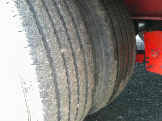 ザ・グレート 　トレーラーセット【ヘッド詳細】　第５輪荷重８ｔ　花見台製ハイリフトカプラ　後輪エアサス　総輪アルミホイール　７速ミッション　走行４１万ｋｍ台　タイヤサイズ２７５／８０Ｒ２２．５　Ｖ８エンジン（45枚目）