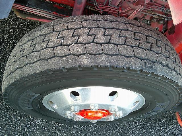 ザ・グレート 　トレーラーセット【ヘッド詳細】　第５輪荷重８ｔ　花見台製ハイリフトカプラ　後輪エアサス　総輪アルミホイール　７速ミッション　走行４１万ｋｍ台　タイヤサイズ２７５／８０Ｒ２２．５　Ｖ８エンジン（47枚目）