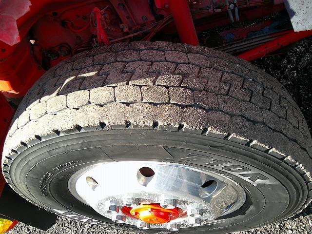 ザ・グレート 　トレーラーセット【ヘッド詳細】　第５輪荷重８ｔ　花見台製ハイリフトカプラ　後輪エアサス　総輪アルミホイール　７速ミッション　走行４１万ｋｍ台　タイヤサイズ２７５／８０Ｒ２２．５　Ｖ８エンジン（48枚目）