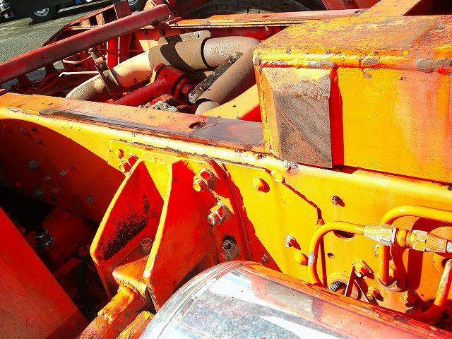 ザ・グレート 　トレーラーセット【ヘッド詳細】　第５輪荷重８ｔ　花見台製ハイリフトカプラ　後輪エアサス　総輪アルミホイール　７速ミッション　走行４１万ｋｍ台　タイヤサイズ２７５／８０Ｒ２２．５　Ｖ８エンジン（65枚目）