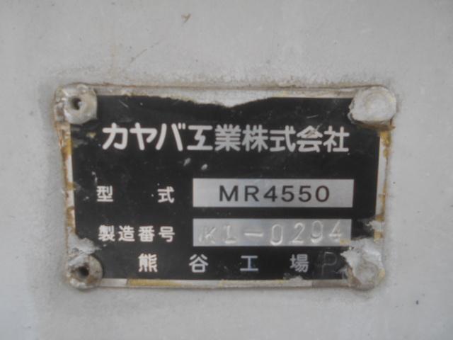 フォワード 　コンクリートミキサー車　上物カヤバ工業製　積載１１ｔ　ドラム容量８．９立米　ドラム混合４．５立米　２デフ　ホッパーカバー（要交換修理）　水タンク＆モーター付　２６０馬力　ベッド付　バックモニター付（12枚目）