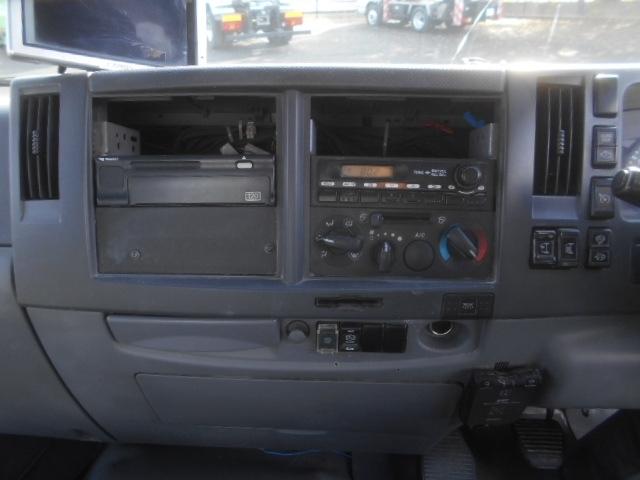 フォワード 　コンクリートミキサー車　上物カヤバ工業製　積載１１ｔ　ドラム容量８．９立米　ドラム混合４．５立米　２デフ　ホッパーカバー（要交換修理）　水タンク＆モーター付　２６０馬力　ベッド付　バックモニター付（14枚目）