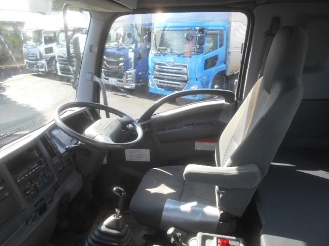 フォワード 　コンクリートミキサー車　上物カヤバ工業製　積載１１ｔ　ドラム容量８．９立米　ドラム混合４．５立米　２デフ　ホッパーカバー（要交換修理）　水タンク＆モーター付　２６０馬力　ベッド付　バックモニター付（15枚目）