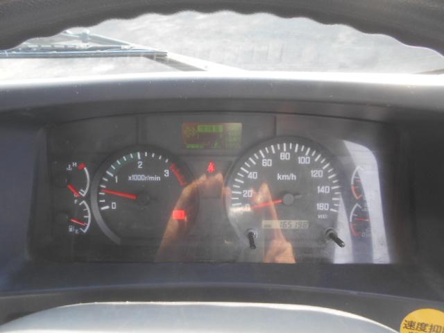 フォワード 　コンクリートミキサー車　上物カヤバ工業製　積載１１ｔ　ドラム容量８．９立米　ドラム混合４．５立米　２デフ　ホッパーカバー（要交換修理）　水タンク＆モーター付　２６０馬力　ベッド付　バックモニター付（20枚目）