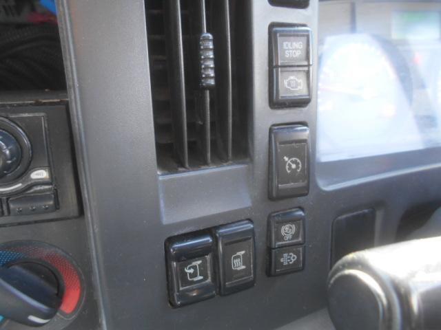 フォワード 　コンクリートミキサー車　上物カヤバ工業製　積載１１ｔ　ドラム容量８．９立米　ドラム混合４．５立米　２デフ　ホッパーカバー（要交換修理）　水タンク＆モーター付　２６０馬力　ベッド付　バックモニター付（27枚目）