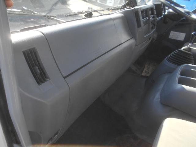 フォワード 　コンクリートミキサー車　上物カヤバ工業製　積載１１ｔ　ドラム容量８．９立米　ドラム混合４．５立米　２デフ　ホッパーカバー（要交換修理）　水タンク＆モーター付　２６０馬力　ベッド付　バックモニター付（31枚目）