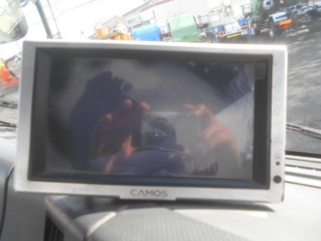 フォワード 　コンクリートミキサー車　上物カヤバ工業製　積載１１ｔ　ドラム容量８．９立米　ドラム混合４．５立米　２デフ　ホッパーカバー（要交換修理）　水タンク＆モーター付　２６０馬力　ベッド付　バックモニター付（32枚目）