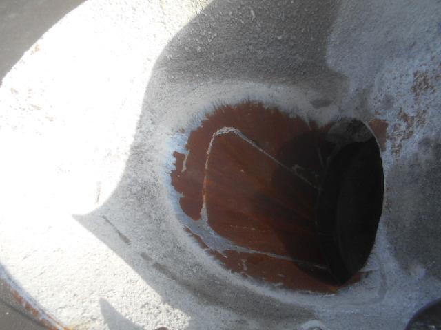 フォワード 　コンクリートミキサー車　上物カヤバ工業製　積載１１ｔ　ドラム容量８．９立米　ドラム混合４．５立米　２デフ　ホッパーカバー（要交換修理）　水タンク＆モーター付　２６０馬力　ベッド付　バックモニター付（34枚目）