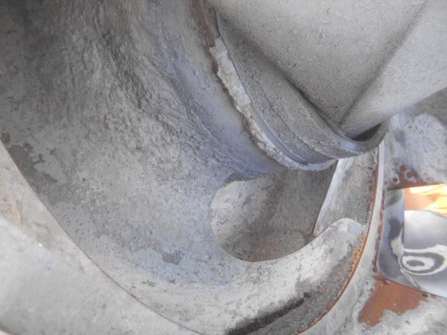 フォワード 　コンクリートミキサー車　上物カヤバ工業製　積載１１ｔ　ドラム容量８．９立米　ドラム混合４．５立米　２デフ　ホッパーカバー（要交換修理）　水タンク＆モーター付　２６０馬力　ベッド付　バックモニター付（40枚目）