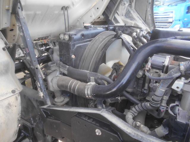 フォワード 　コンクリートミキサー車　上物カヤバ工業製　積載１１ｔ　ドラム容量８．９立米　ドラム混合４．５立米　２デフ　ホッパーカバー（要交換修理）　水タンク＆モーター付　２６０馬力　ベッド付　バックモニター付（56枚目）