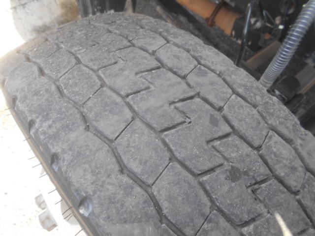 フォワード 　コンクリートミキサー車　上物カヤバ工業製　積載１１ｔ　ドラム容量８．９立米　ドラム混合４．５立米　２デフ　ホッパーカバー（要交換修理）　水タンク＆モーター付　２６０馬力　ベッド付　バックモニター付（58枚目）