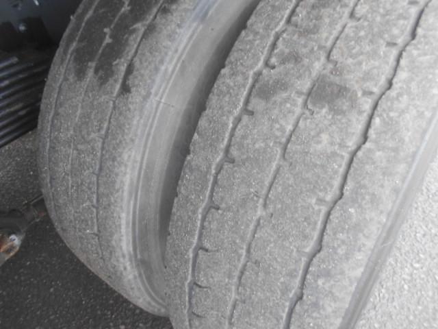 フォワード 　コンクリートミキサー車　上物カヤバ工業製　積載１１ｔ　ドラム容量８．９立米　ドラム混合４．５立米　２デフ　ホッパーカバー（要交換修理）　水タンク＆モーター付　２６０馬力　ベッド付　バックモニター付（59枚目）