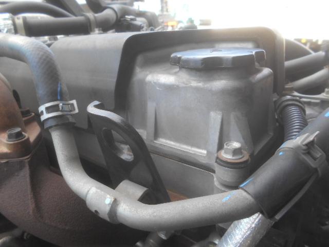 フォワード 　コンクリートミキサー車　上物カヤバ工業製　積載１１ｔ　ドラム容量８．９立米　ドラム混合４．５立米　２デフ　ホッパーカバー（要交換修理）　水タンク＆モーター付　２６０馬力　ベッド付　バックモニター付（61枚目）