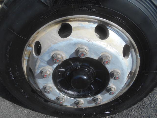 フォワード 　コンクリートミキサー車　上物カヤバ工業製　積載１１ｔ　ドラム容量８．９立米　ドラム混合４．５立米　２デフ　ホッパーカバー（要交換修理）　水タンク＆モーター付　２６０馬力　ベッド付　バックモニター付（63枚目）