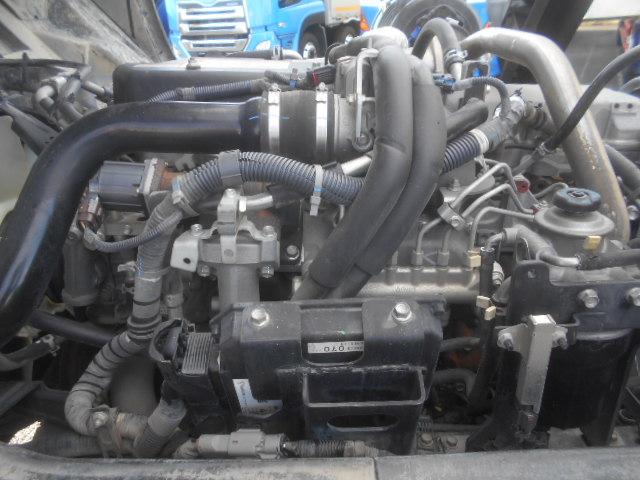 フォワード 　コンクリートミキサー車　上物カヤバ工業製　積載１１ｔ　ドラム容量８．９立米　ドラム混合４．５立米　２デフ　ホッパーカバー（要交換修理）　水タンク＆モーター付　２６０馬力　ベッド付　バックモニター付（67枚目）