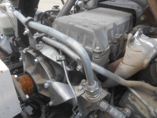 フォワード 　コンクリートミキサー車　上物カヤバ工業製　積載１１ｔ　ドラム容量８．９立米　ドラム混合４．５立米　２デフ　ホッパーカバー（要交換修理）　水タンク＆モーター付　２６０馬力　ベッド付　バックモニター付（68枚目）