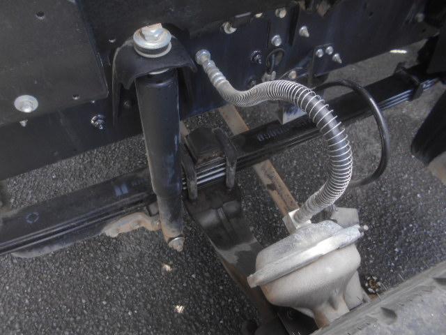 フォワード 　コンクリートミキサー車　上物カヤバ工業製　積載１１ｔ　ドラム容量８．９立米　ドラム混合４．５立米　２デフ　ホッパーカバー（要交換修理）　水タンク＆モーター付　２６０馬力　ベッド付　バックモニター付（69枚目）