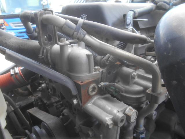 フォワード 　コンクリートミキサー車　上物カヤバ工業製　積載１１ｔ　ドラム容量８．９立米　ドラム混合４．５立米　２デフ　ホッパーカバー（要交換修理）　水タンク＆モーター付　２６０馬力　ベッド付　バックモニター付（72枚目）