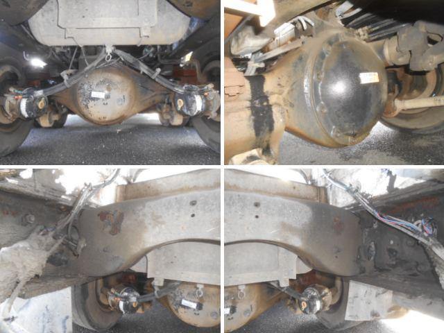 フォワード 　コンクリートミキサー車　上物カヤバ工業製　積載１１ｔ　ドラム容量８．９立米　ドラム混合４．５立米　２デフ　ホッパーカバー（要交換修理）　水タンク＆モーター付　２６０馬力　ベッド付　バックモニター付（77枚目）