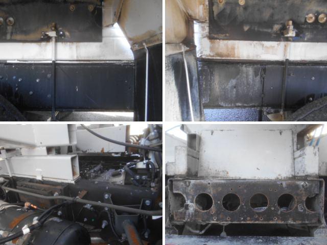 フォワード 　コンクリートミキサー車　上物カヤバ工業製　積載１１ｔ　ドラム容量８．９立米　ドラム混合４．５立米　２デフ　ホッパーカバー（要交換修理）　水タンク＆モーター付　２６０馬力　ベッド付　バックモニター付（78枚目）