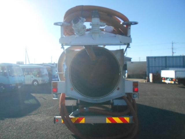 ファイター 　汚泥吸引車　上物モリタエコノス製　型式ＲＢＸ５０ＰＶＤＢＫ　風量５０立米／分　積載容量２２００Ｌ＋水タンク１００Ｌ　タンク・配管ステン　オールステン　走行１２０４５ｋｍ　ベッド付（18枚目）