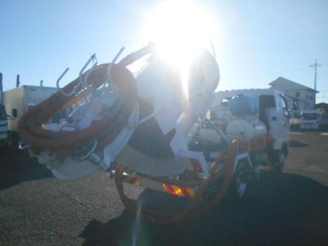 ファイター 　汚泥吸引車　上物モリタエコノス製　型式ＲＢＸ５０ＰＶＤＢＫ　風量５０立米／分　積載容量２２００Ｌ＋水タンク１００Ｌ　タンク・配管ステン　オールステン　走行１２０４５ｋｍ　ベッド付（21枚目）