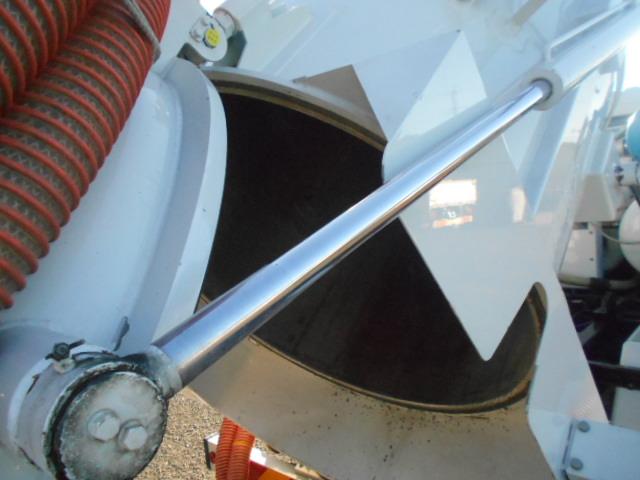 ファイター 　汚泥吸引車　上物モリタエコノス製　型式ＲＢＸ５０ＰＶＤＢＫ　風量５０立米／分　積載容量２２００Ｌ＋水タンク１００Ｌ　タンク・配管ステン　オールステン　走行１２０４５ｋｍ　ベッド付（30枚目）