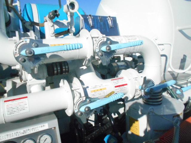 ファイター 　汚泥吸引車　上物モリタエコノス製　型式ＲＢＸ５０ＰＶＤＢＫ　風量５０立米／分　積載容量２２００Ｌ＋水タンク１００Ｌ　タンク・配管ステン　オールステン　走行１２０４５ｋｍ　ベッド付（46枚目）