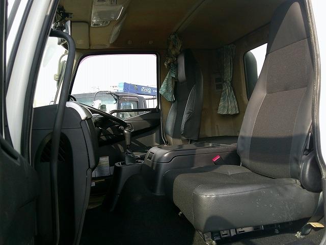 ファイター 　アルミウイング　上物パブコ製　荷台寸６２３ｘ２２３ｘ２３１　積載２．６５ｔ　６．２ｍセミワイドボディ　荷台床木張り　ラッシングレール２段　内フック５対　格納ＰＧ付パブコ製（10枚目）