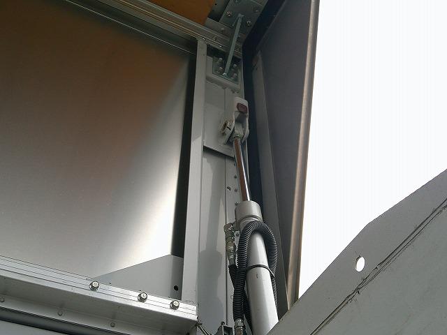 ファイター 　アルミウイング　上物パブコ製　荷台寸６２３ｘ２２３ｘ２３１　積載２．６５ｔ　６．２ｍセミワイドボディ　荷台床木張り　ラッシングレール２段　内フック５対　格納ＰＧ付パブコ製（19枚目）