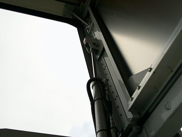 ファイター 　アルミウイング　上物パブコ製　荷台寸６２３ｘ２２３ｘ２３１　積載２．６５ｔ　６．２ｍセミワイドボディ　荷台床木張り　ラッシングレール２段　内フック５対　格納ＰＧ付パブコ製（20枚目）