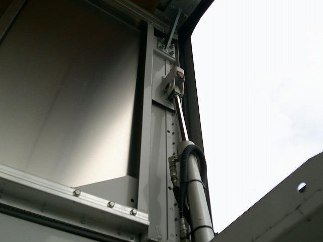 ファイター 　アルミウイング　上物パブコ製　荷台寸６２３ｘ２２３ｘ２３１　積載２．６５ｔ　６．２ｍセミワイドボディ　荷台床木張り　ラッシングレール２段　内フック５対　格納ＰＧ付パブコ製（21枚目）