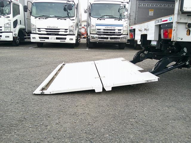 ファイター 　アルミウイング　上物パブコ製　荷台寸６２３ｘ２２３ｘ２３１　積載２．６５ｔ　６．２ｍセミワイドボディ　荷台床木張り　ラッシングレール２段　内フック５対　格納ＰＧ付パブコ製（27枚目）