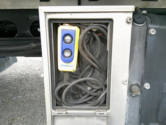 ファイター 　アルミウイング　上物パブコ製　荷台寸６２３ｘ２２３ｘ２３１　積載２．６５ｔ　６．２ｍセミワイドボディ　荷台床木張り　ラッシングレール２段　内フック５対　格納ＰＧ付パブコ製（28枚目）