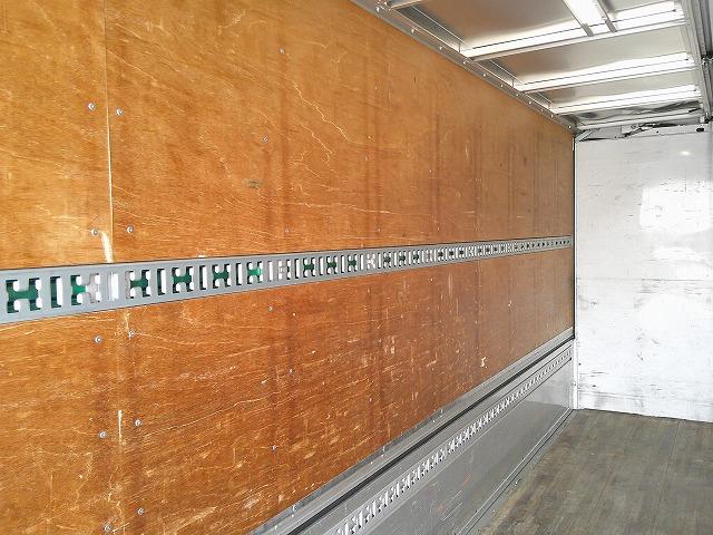 ファイター 　アルミウイング　上物パブコ製　荷台寸６２３ｘ２２３ｘ２３１　積載２．６５ｔ　６．２ｍセミワイドボディ　荷台床木張り　ラッシングレール２段　内フック５対　格納ＰＧ付パブコ製（30枚目）