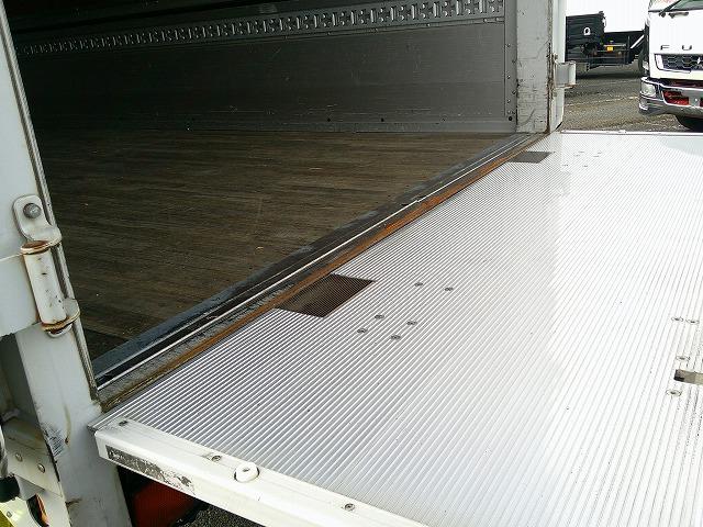 ファイター 　アルミウイング　上物パブコ製　荷台寸６２３ｘ２２３ｘ２３１　積載２．６５ｔ　６．２ｍセミワイドボディ　荷台床木張り　ラッシングレール２段　内フック５対　格納ＰＧ付パブコ製（32枚目）