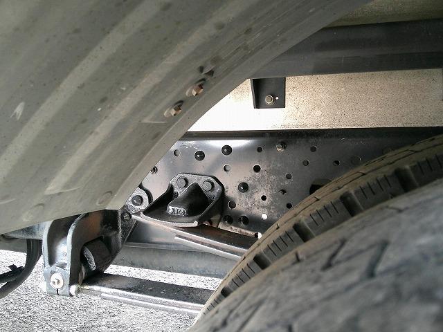 ファイター 　アルミウイング　上物パブコ製　荷台寸６２３ｘ２２３ｘ２３１　積載２．６５ｔ　６．２ｍセミワイドボディ　荷台床木張り　ラッシングレール２段　内フック５対　格納ＰＧ付パブコ製（64枚目）