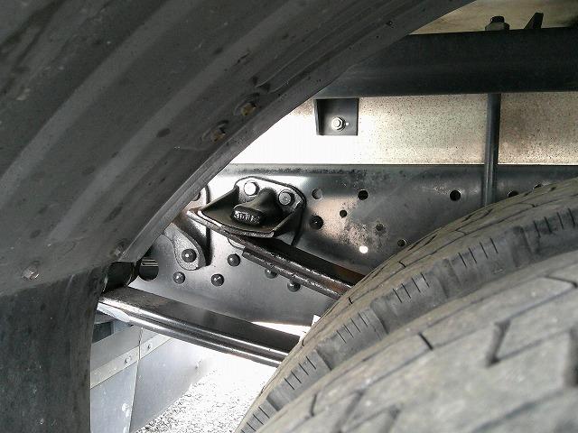 ファイター 　アルミウイング　上物パブコ製　荷台寸６２３ｘ２２３ｘ２３１　積載２．６５ｔ　６．２ｍセミワイドボディ　荷台床木張り　ラッシングレール２段　内フック５対　格納ＰＧ付パブコ製（66枚目）