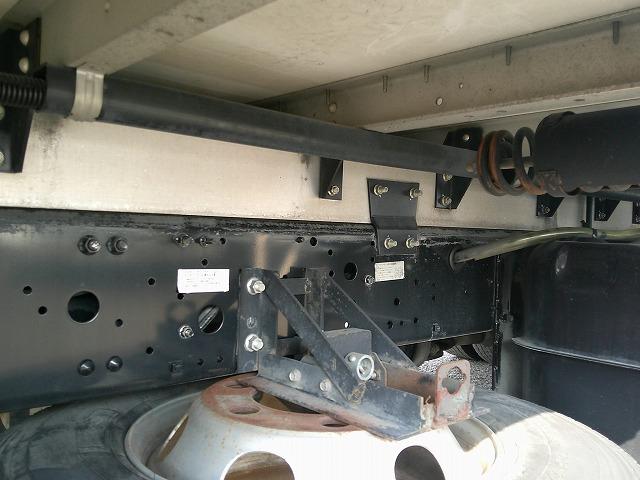 ファイター 　アルミウイング　上物パブコ製　荷台寸６２３ｘ２２３ｘ２３１　積載２．６５ｔ　６．２ｍセミワイドボディ　荷台床木張り　ラッシングレール２段　内フック５対　格納ＰＧ付パブコ製（74枚目）