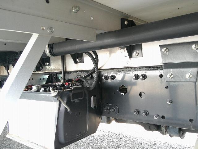 ファイター 　アルミウイング　上物パブコ製　荷台寸６２３ｘ２２３ｘ２３１　積載２．６５ｔ　６．２ｍセミワイドボディ　荷台床木張り　ラッシングレール２段　内フック５対　格納ＰＧ付パブコ製（77枚目）