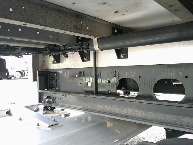 ファイター 　アルミウイング　上物パブコ製　荷台寸６２３ｘ２２３ｘ２３１　積載２．６５ｔ　６．２ｍセミワイドボディ　荷台床木張り　ラッシングレール２段　内フック５対　格納ＰＧ付パブコ製（79枚目）