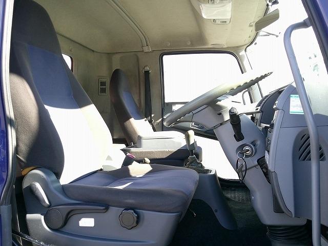 ファイター 　クレーン付平ボディ　上物古河ユニック製　４段ブーム　２．９ｔ吊　フックイン　角足、差違いアウトリガー　リアジャッキ付　積載７．１ｔ　荷台寸５０９ｘ２３８ｘ１７　ワイドボディ　荷台床木張り　内フック９対（10枚目）