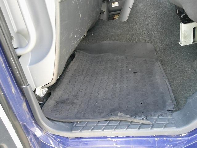 ファイター 　クレーン付平ボディ　上物古河ユニック製　４段ブーム　２．９ｔ吊　フックイン　角足、差違いアウトリガー　リアジャッキ付　積載７．１ｔ　荷台寸５０９ｘ２３８ｘ１７　ワイドボディ　荷台床木張り　内フック９対（13枚目）