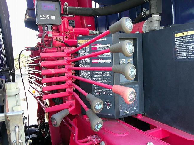 ファイター 　クレーン付平ボディ　上物古河ユニック製　４段ブーム　２．９ｔ吊　フックイン　角足、差違いアウトリガー　リアジャッキ付　積載７．１ｔ　荷台寸５０９ｘ２３８ｘ１７　ワイドボディ　荷台床木張り　内フック９対（22枚目）