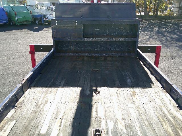 ファイター 　クレーン付平ボディ　上物古河ユニック製　４段ブーム　２．９ｔ吊　フックイン　角足、差違いアウトリガー　リアジャッキ付　積載７．１ｔ　荷台寸５０９ｘ２３８ｘ１７　ワイドボディ　荷台床木張り　内フック９対（30枚目）