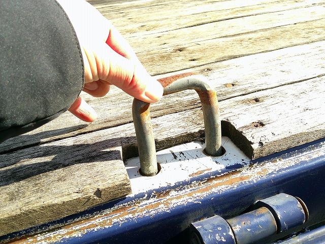 ファイター 　クレーン付平ボディ　上物古河ユニック製　４段ブーム　２．９ｔ吊　フックイン　角足、差違いアウトリガー　リアジャッキ付　積載７．１ｔ　荷台寸５０９ｘ２３８ｘ１７　ワイドボディ　荷台床木張り　内フック９対（41枚目）