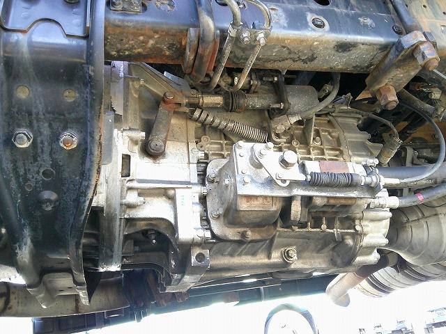 ファイター 　クレーン付平ボディ　上物古河ユニック製　４段ブーム　２．９ｔ吊　フックイン　角足、差違いアウトリガー　リアジャッキ付　積載７．１ｔ　荷台寸５０９ｘ２３８ｘ１７　ワイドボディ　荷台床木張り　内フック９対（50枚目）