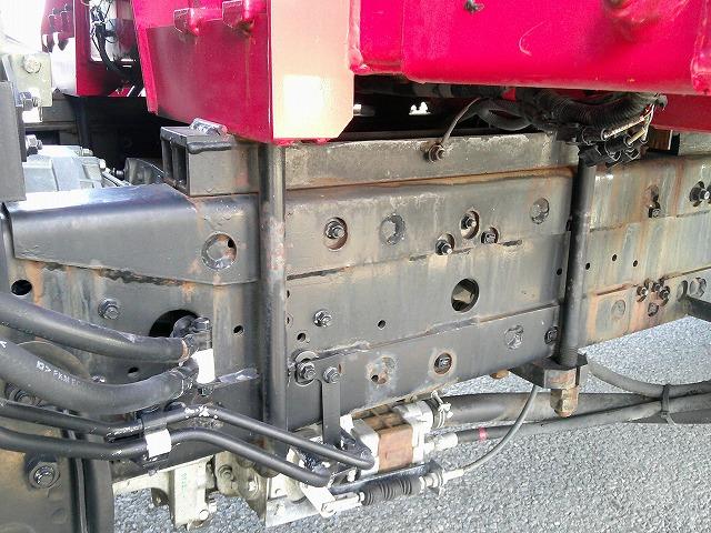 ファイター 　クレーン付平ボディ　上物古河ユニック製　４段ブーム　２．９ｔ吊　フックイン　角足、差違いアウトリガー　リアジャッキ付　積載７．１ｔ　荷台寸５０９ｘ２３８ｘ１７　ワイドボディ　荷台床木張り　内フック９対（65枚目）