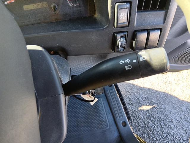 エルフトラック 平ボディ 積載2t 荷台寸437×209×37 荷台床鉄板張り ワイドロングボディ メッキバンパー ETC通電 走行13.2万km 6速ミッション タイヤサイズ195/85R16(17枚目)